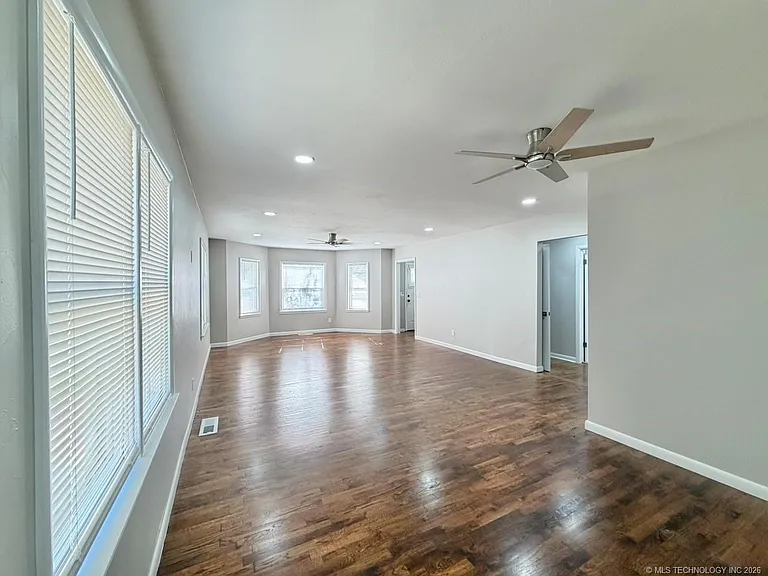 424 N Market Ave — Photo 18