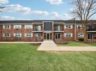 2419 Ogden Ave APT 9, Downers Grove, IL 60515