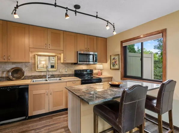 5410 Sanibel Dr, Minnetonka, MN 55343