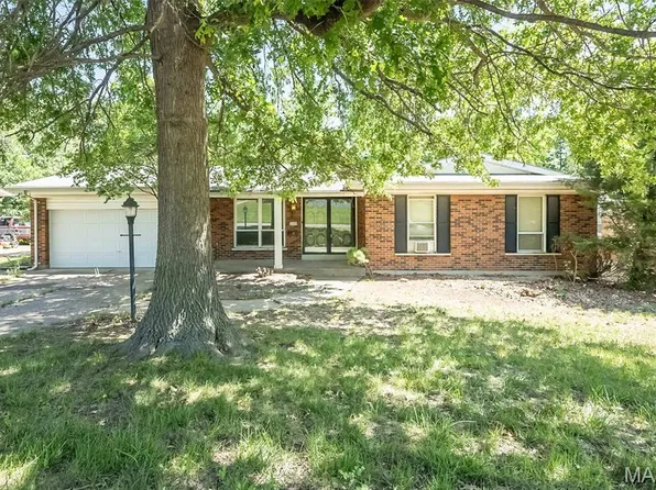 3705 Seville Dr, Florissant, MO 63033