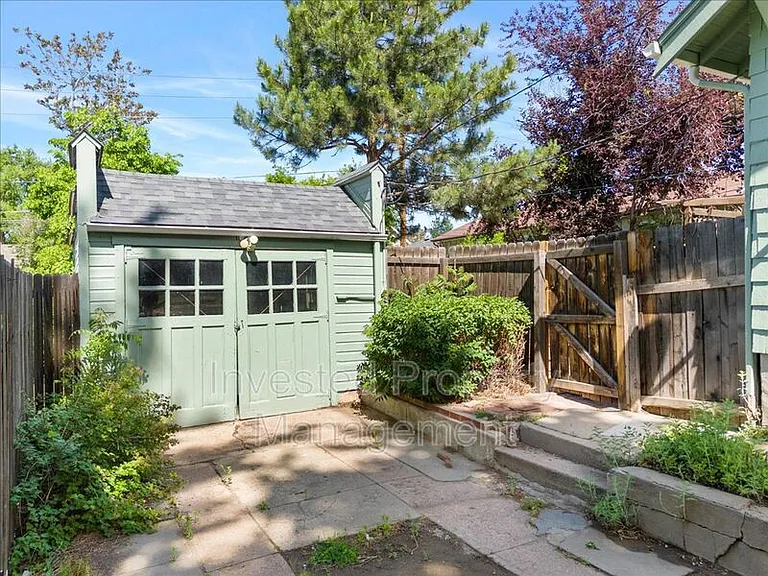 3077 Benton St — Photo 3