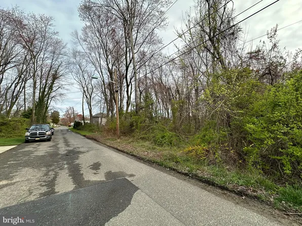 910 New Jersey Ave, Deptford, NJ 08096