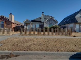 2524 Lakecrest Dr, Moore, OK 73170
