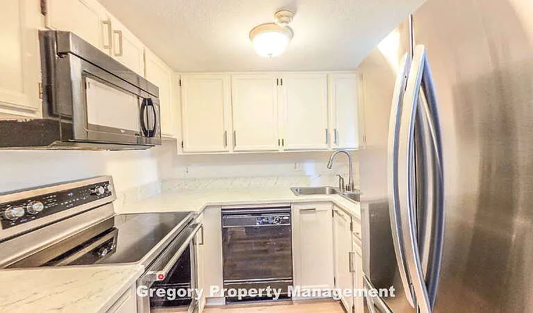 15802 Leary Way — Photo 6