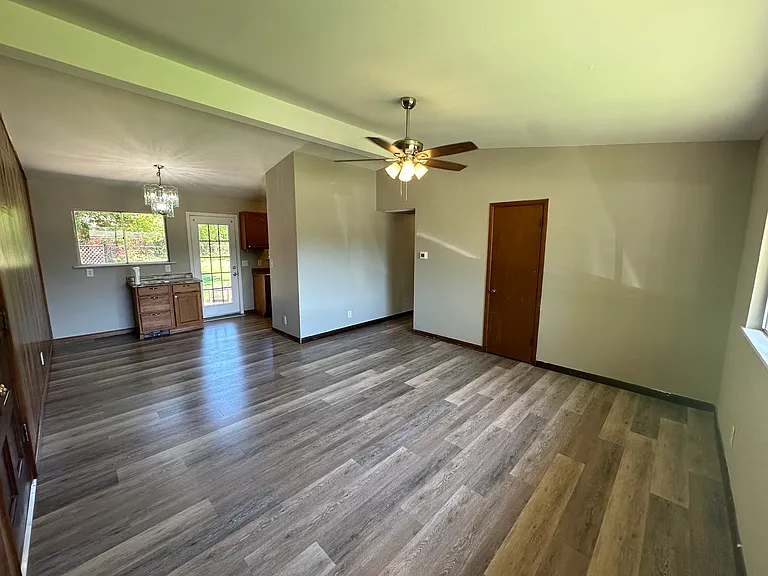 2612 Williams Ave — Photo 2