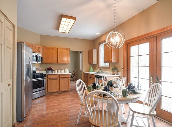 5th image of 756 Walton Ln