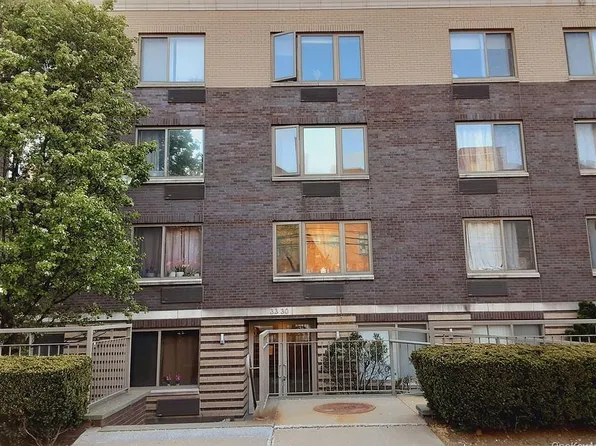 33-30 61st St #303, Flushing, NY 11377