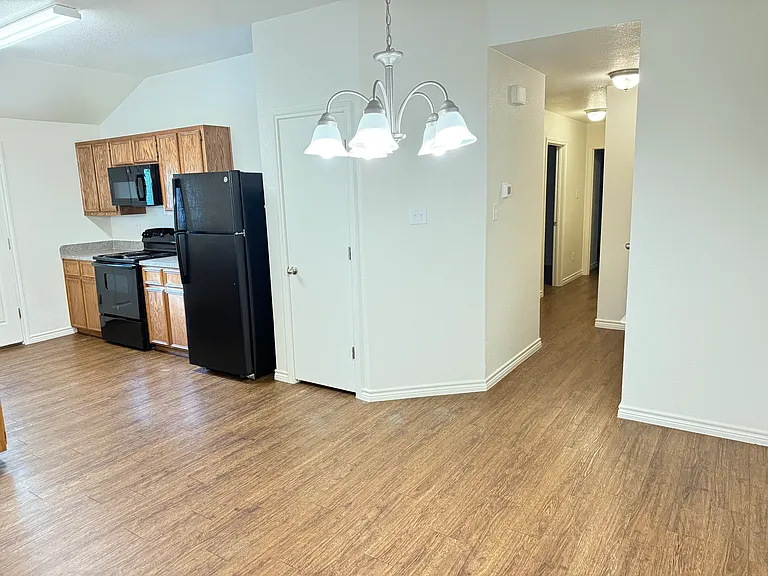 913 Ashwood St #A — Photo 7