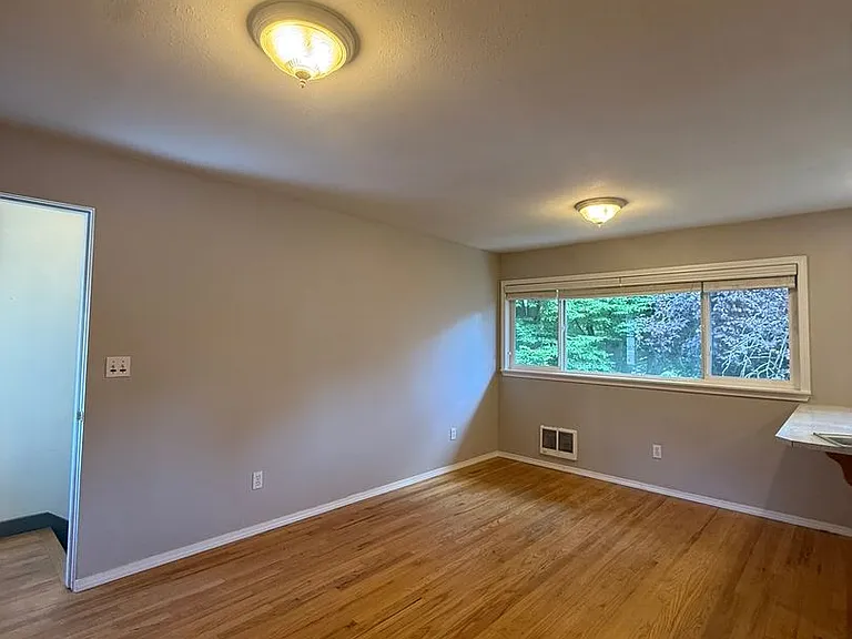 310 Bellevue Ave E — Photo 6
