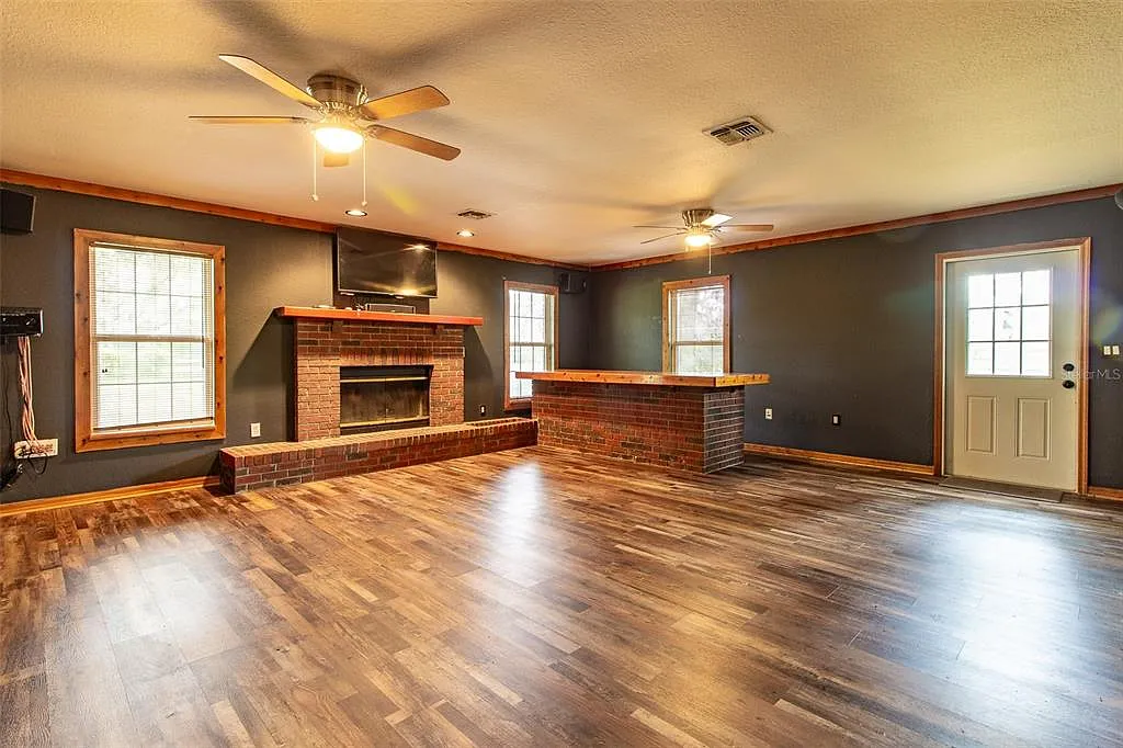 3 bed, 2.0 bath, 2470 sqft, $3,500 — Photo 4