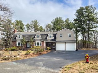 110 Maureen Dr, Tewksbury, MA 01876