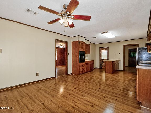 4th image of 13700 Deneen Rd