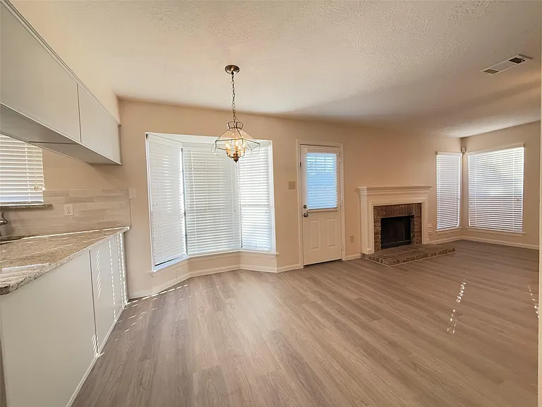 1559 Hillside Elm St — Photo 9