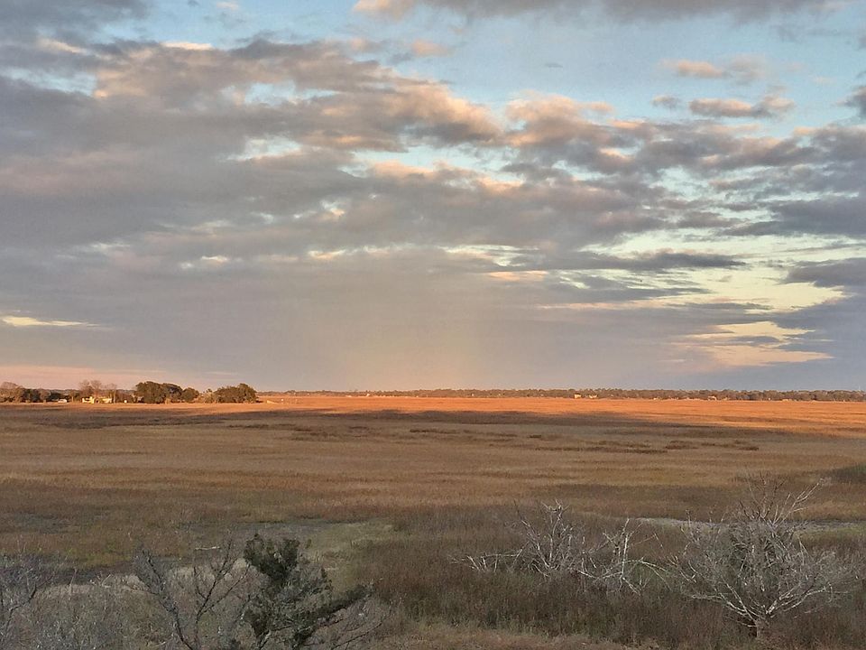 Golden sunset lights up the marsh and sky in different ways each day. Watch for bluebirds, herons, storks, ibis, egrets, eagles and osprey.