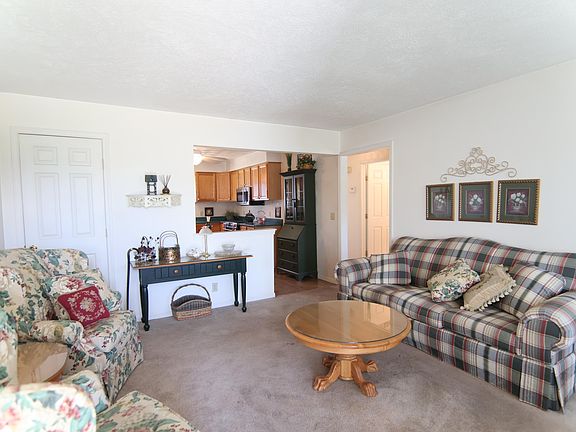 3rd image of 1302 N Randall Ave