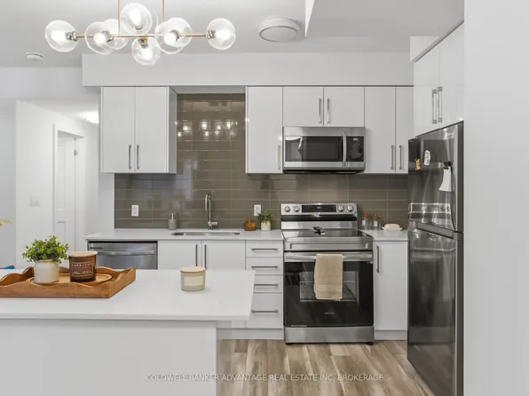 6065 McLeod Rd #103, Niagara Falls, ON L2G 3E6