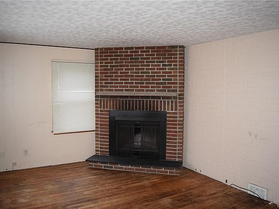 4th image of 221 85th St