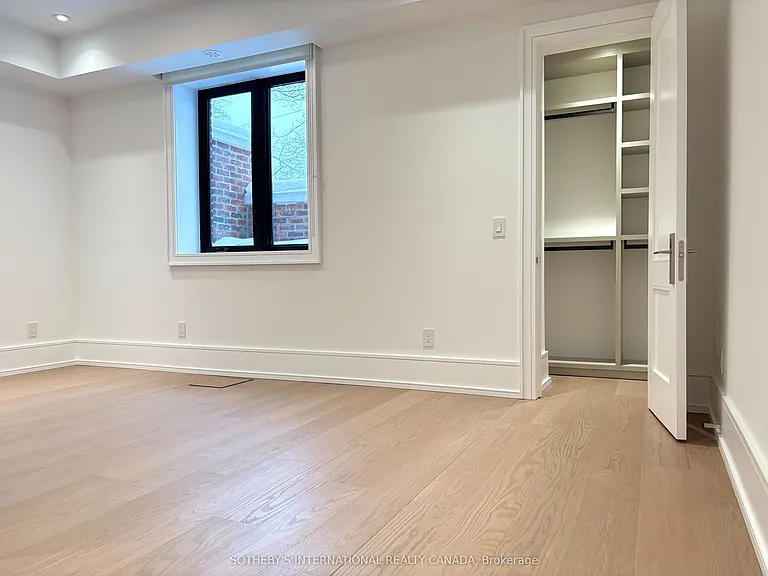 734 Avenue Rd — Photo 38