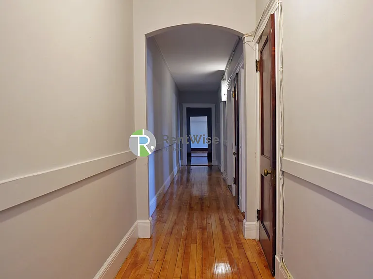 90 Cypress — Photo 17