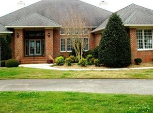 113 Core Dr W, Morehead City, NC 28557