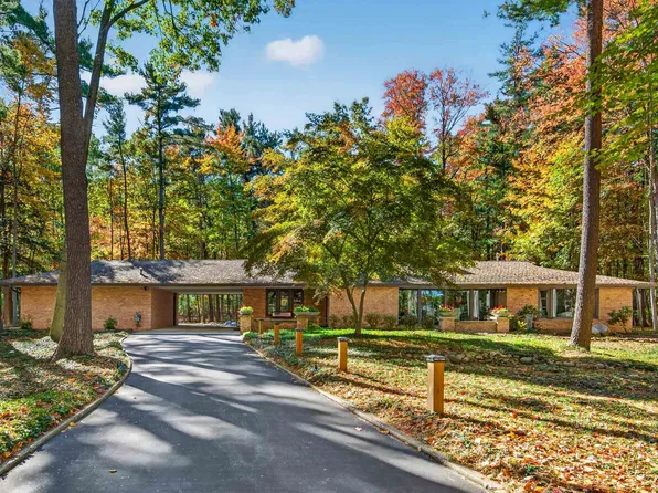 7 Snowfield Ct, Midland, MI 48640