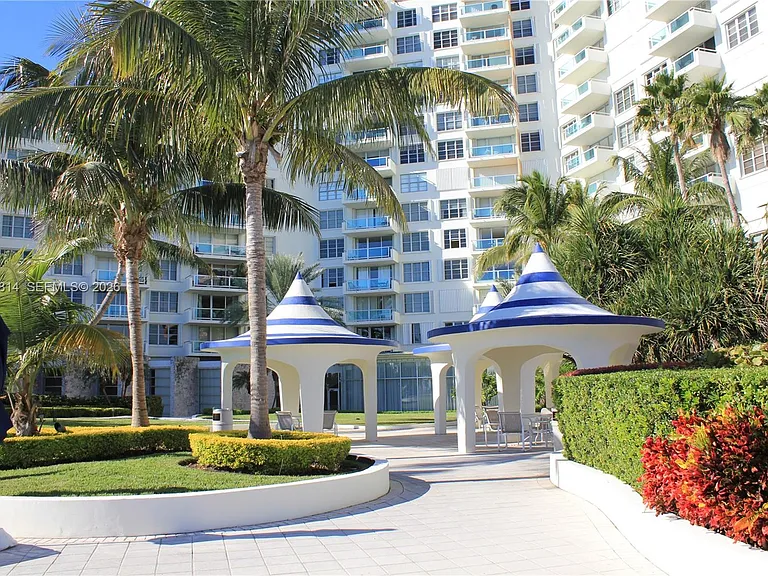 5161 Collins Ave #502 — Photo 33