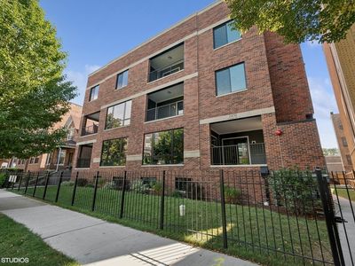 2430 N Linden Pl #201, Chicago, IL, 60647