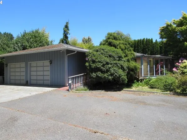 1012 Easy St, Brookings, OR 97415