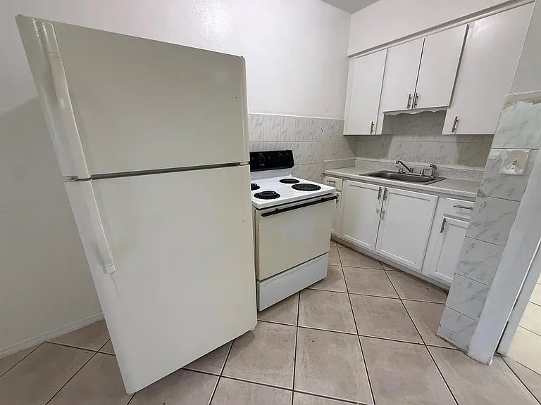 6014 Fillmore St — Photo 2