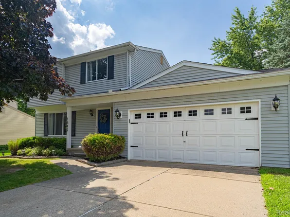 1642 Dancer Dr, Rochester Hills, MI 48307