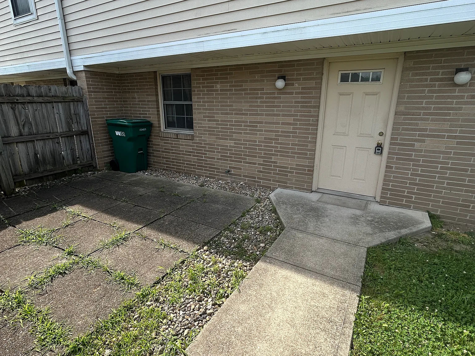 3 bed, $1,700 — Photo 2