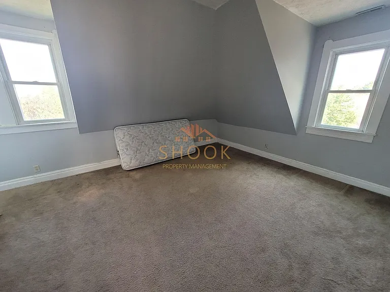 1312 Ferry St — Photo 10