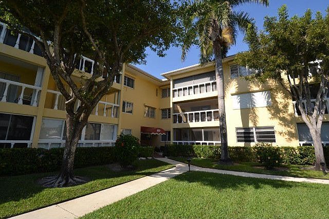 1st image of 60 Venetian Dr APT 103