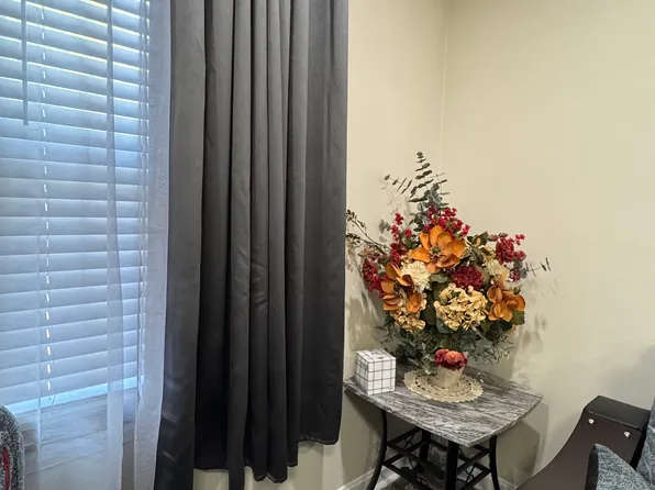 7850 Lamon Ave APT 1S, Skokie, IL 60077
