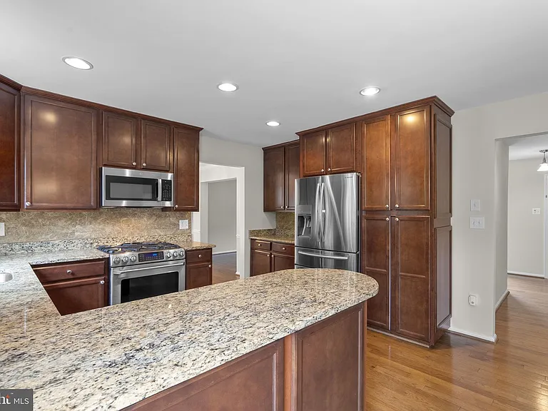 1119 Halesworth Dr — Photo 14