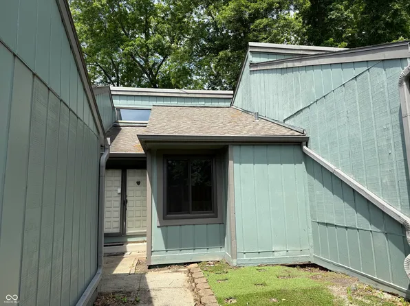 218 Sugarwood Ln, Avon, IN 46123