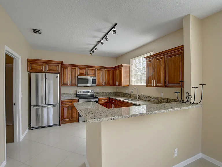 11073 Harbour Springs Cir — Photo 35