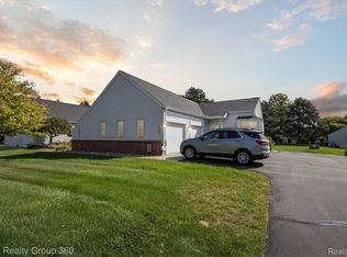 1107 Sunview Dr, Saint Johns, MI 48879