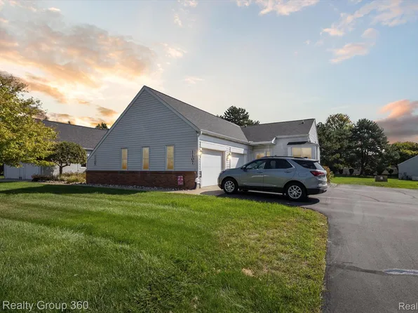 1107 Sunview Dr, Saint Johns, MI 48879