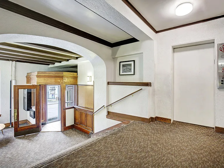 Elevator, Lobby Stairs and Leasing Office