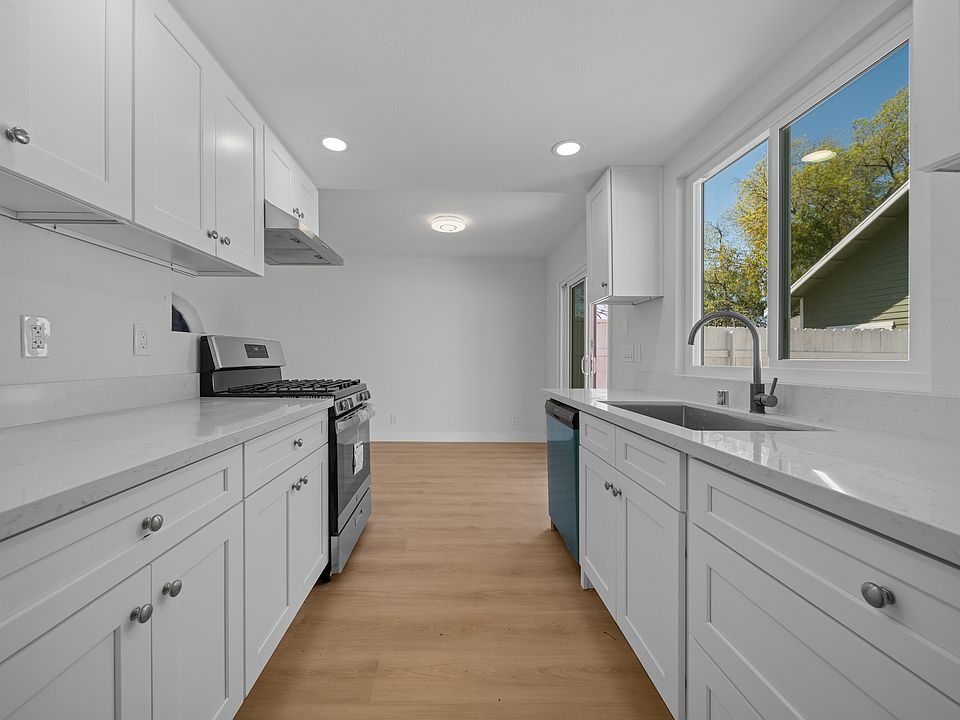 1st image of 217 W Carroll Ave #1