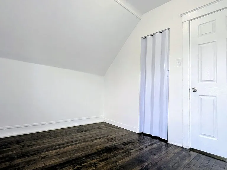 7315 S Kenwood Ave — Photo 13
