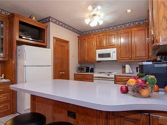 5th image of 1317 SW 116th Pl
