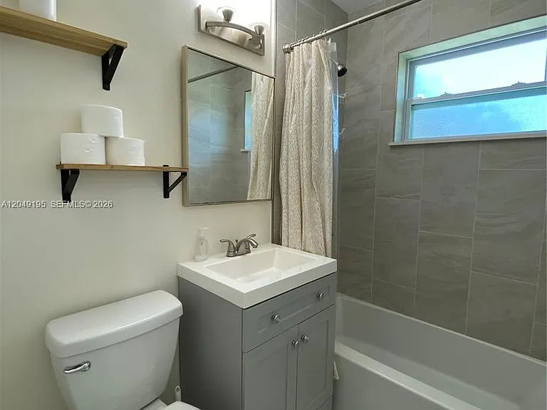 11121 SW 46th St — Photo 9