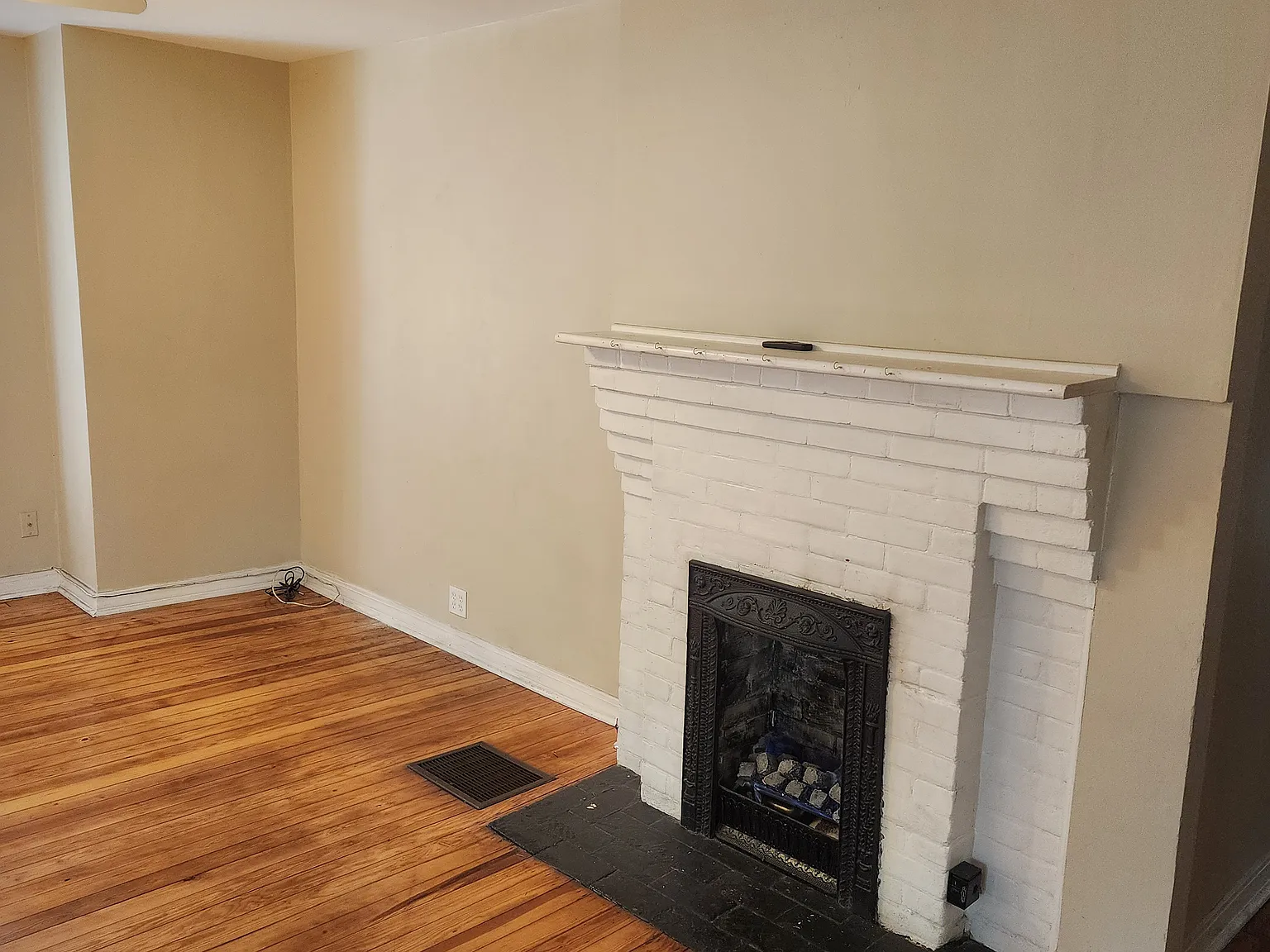 3 bed, 1200 sqft, $2,350 — Photo 3
