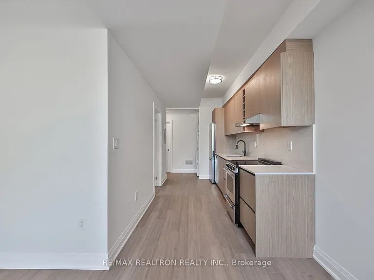 101 Sophia St W — Photo 6
