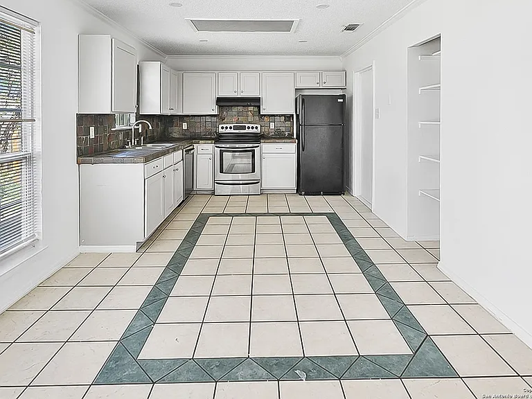 3815 Pipers Crst — Photo 2