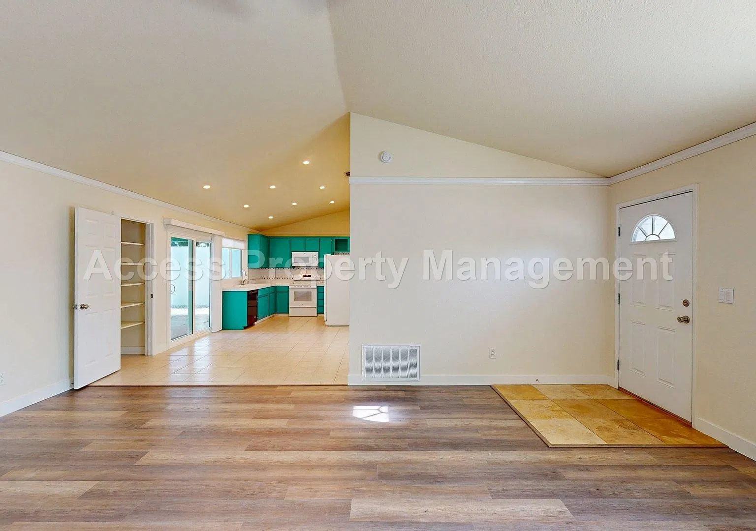 2 bed, 1169 sqft, $2,045 — Photo 2
