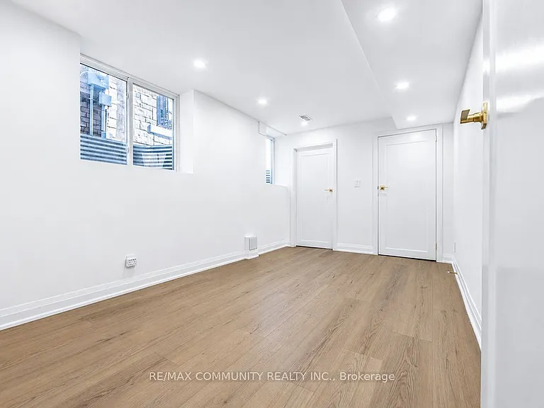 8 Capstan Ct #BASEMENT — Photo 15