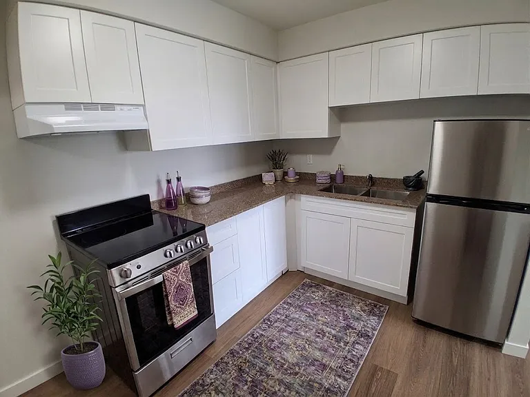 2225 University Ave W — Photo 5